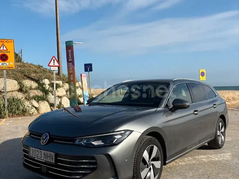 Usado VW Passat Business 150 CV (110 kW) 2024 Gris / plata Familiar