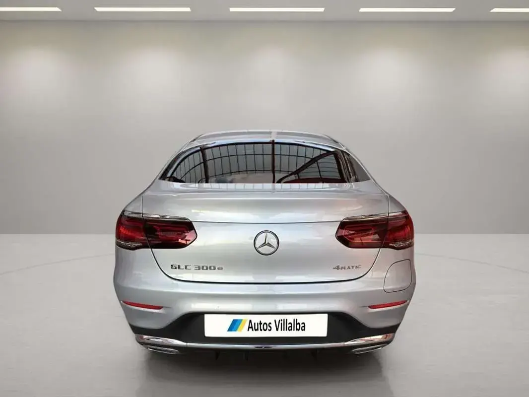 Usado Mercedes GLC300e 321 CV (236 kW) 2020 Gris / plata SUV