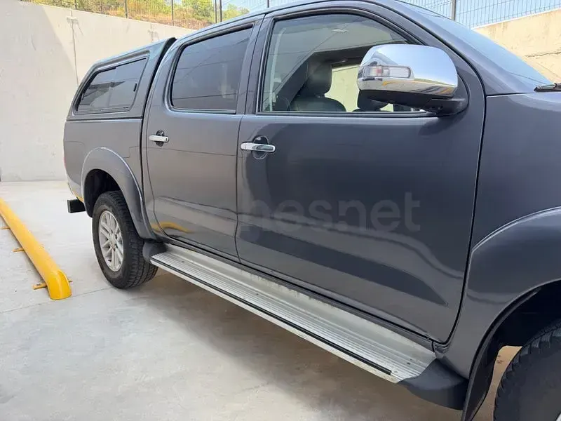 Usado Toyota HiLux 171 CV (125 kW) 2015 Gris / plata Pickup/Camioneta