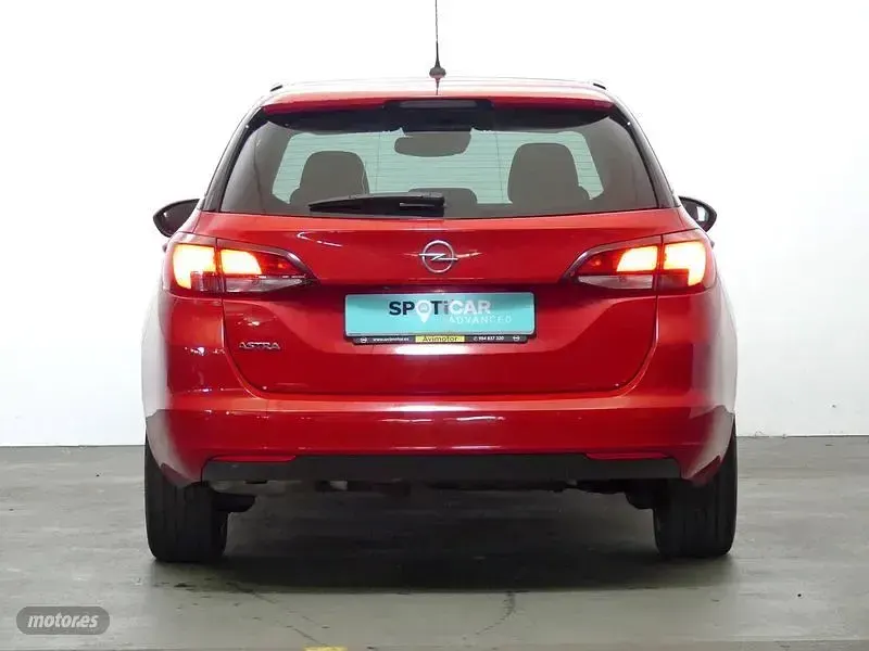 Usado Opel Astra Sport 110 CV (80 kW) 2019 Rojo Familiar