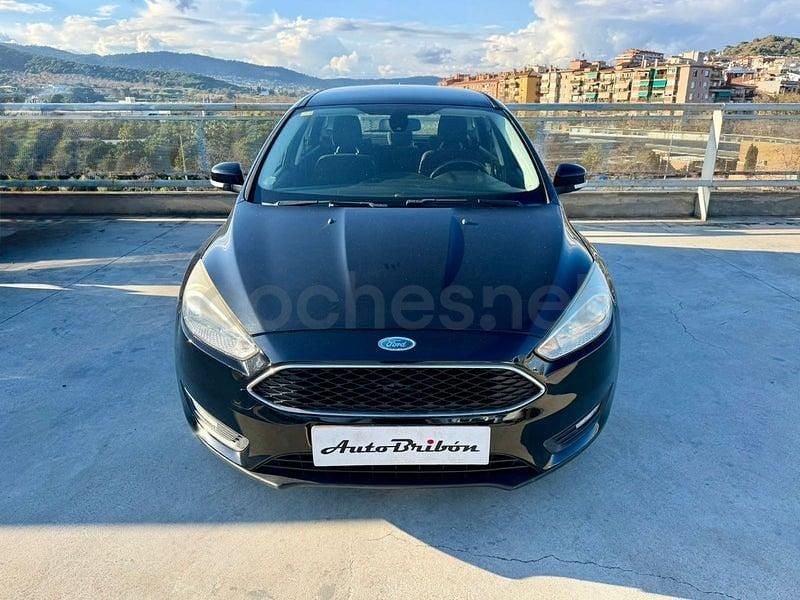 Usado Ford Focus Trend 125 CV (91 kW) 2015 Negro Familiar