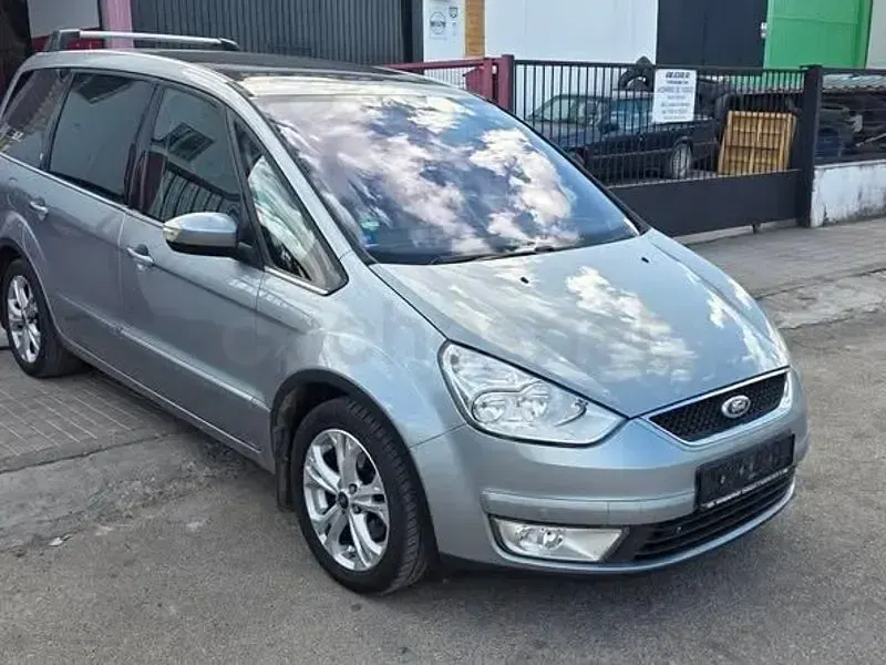 Usado Ford Galaxy Ghia 140 CV (102 kW) 2006 Gris / plata Monovolumen