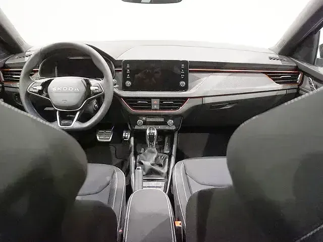 Usado Skoda Scala Monte Carlo 115 CV (84 kW) 2025 Gris / plata Utilitario