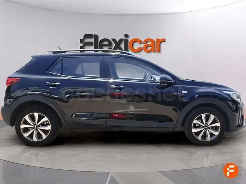 Usado Kia Stonic 84 CV (61 kW) 2021 Negro SUV