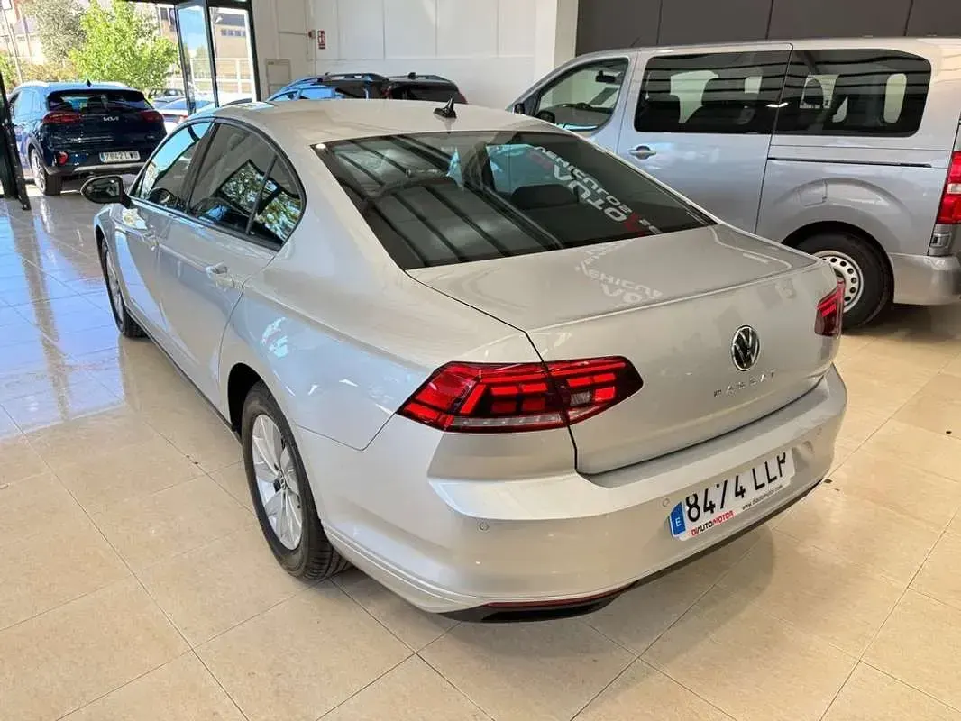 Usado VW Passat Business 150 CV (110 kW) 2020 Gris Berlina
