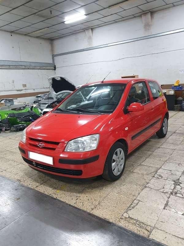 Usado Hyundai Getz 82 CV (60 kW) 2004 Rojo Utilitario