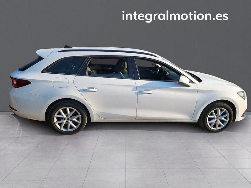 Usado Seat Leon Style 115 CV (84 kW) 2021 Blanco Familiar
