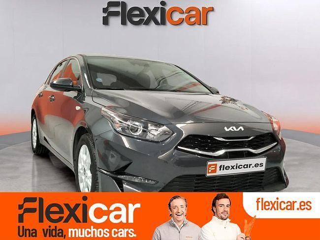 Gris Usado 2023 Kia Ceed Berlina | 17.490 € (Precio justo) - Imagen 1/4