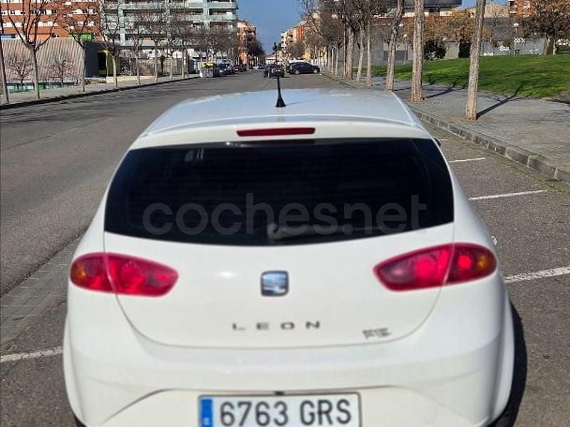 Usado Seat Leon Style 105 CV (77 kW) 2010 Blanco Utilitario