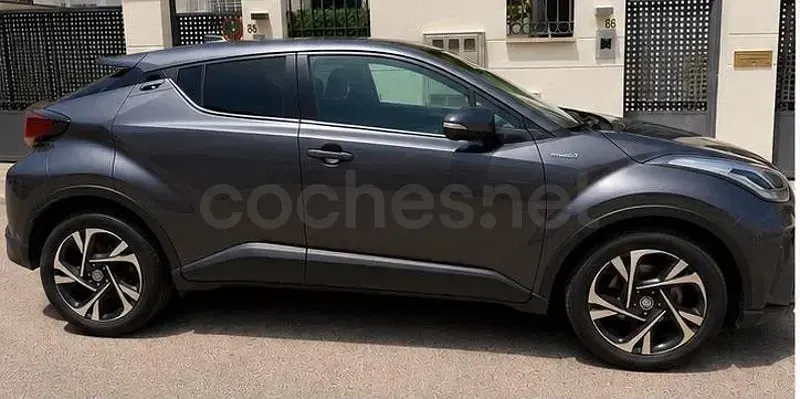 Usado Toyota C-HR Advance 122 CV (89 kW) 2023 Gris / plata SUV