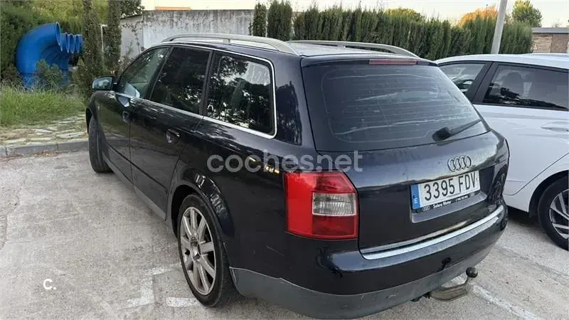 Usado Audi A4 S-Line 115 CV (84 kW) 2002 Azul Familiar