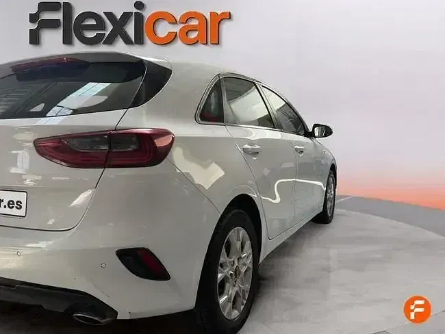 Usado Kia Ceed 136 CV (100 kW) 2023 Blanco Utilitario