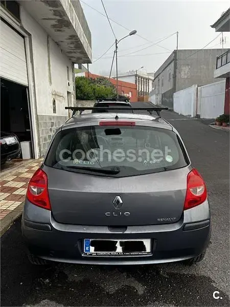 Usado Renault Clio II Dynamique 110 CV (80 kW) 2006 Gris / plata Berlina