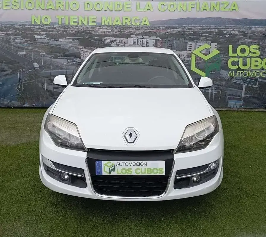 Usado Renault Laguna III Dynamique 129 CV (94 kW) 2011 Blanco Berlina