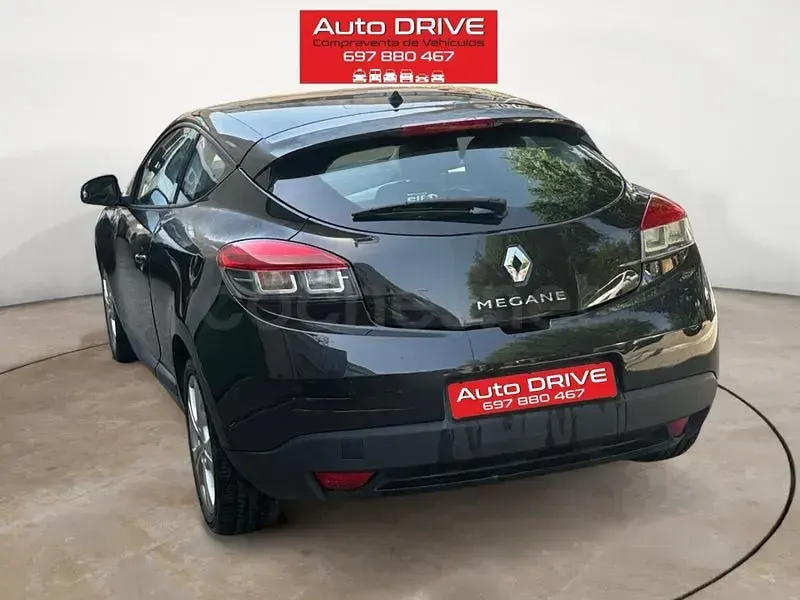 Usado Renault Mégane III Dynamique 110 CV (80 kW) 2009 Negro Berlina