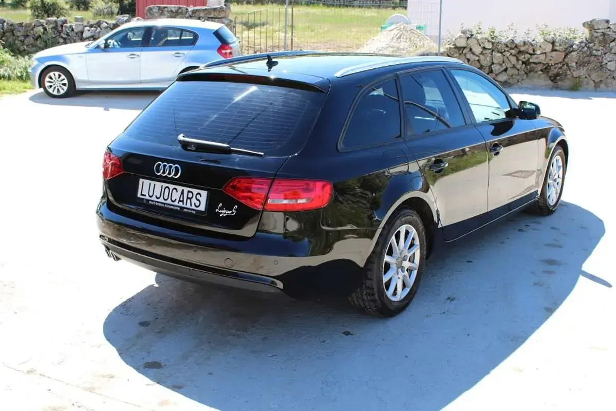 Usado Audi A4 136 CV (100 kW) 2014 Negro Familiar