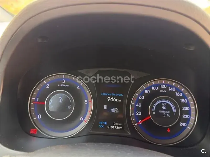 Usado Hyundai i40 136 CV (100 kW) 2013 Gris / plata Berlina