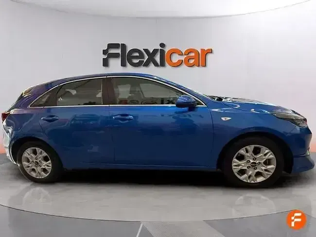 Usado Kia Ceed 136 CV (100 kW) 2023 Azul Utilitario
