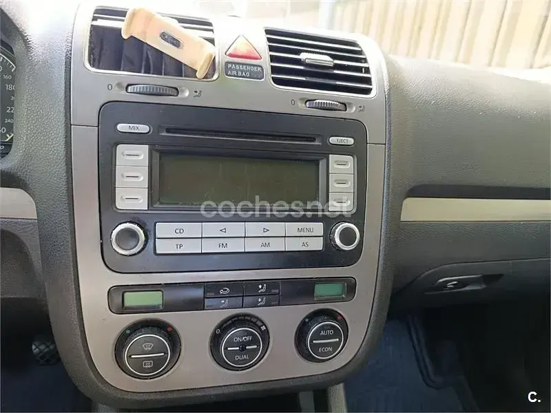 Usado VW Golf V Highline 105 CV (77 kW) 2007 Negro Berlina