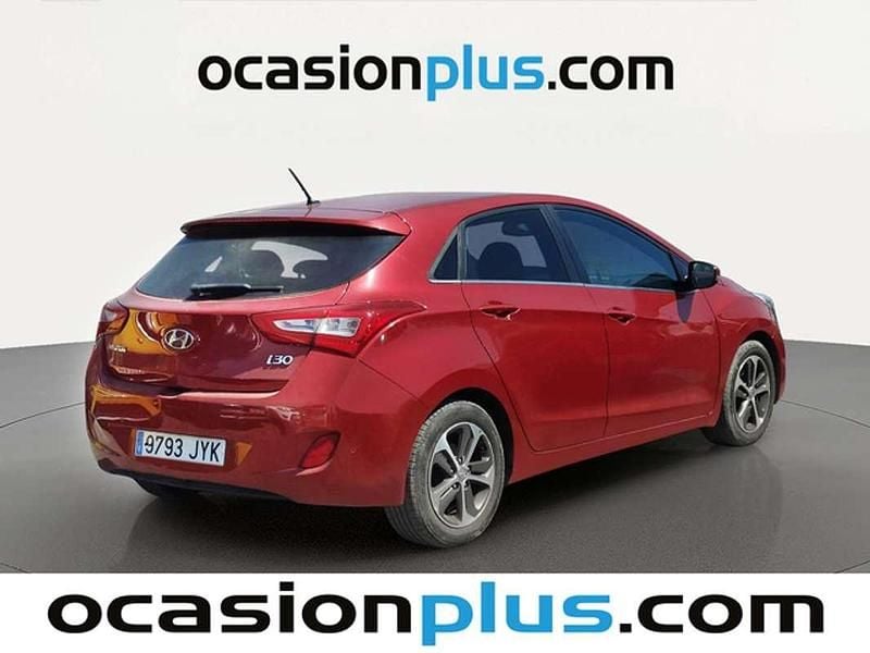 Usado Hyundai i30 GO! 101 CV (74 kW) 2017 Rojo Utilitario