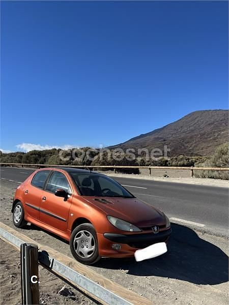 Usado Peugeot 206 75 CV (55 kW) 2000 Naranja Berlina