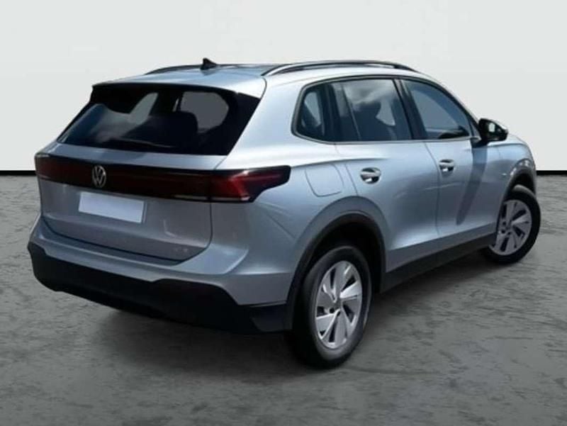 Usado VW Tiguan Edition 131 CV (96 kW) 2025 Plateado SUV