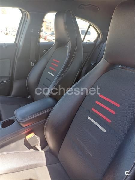 Usado Mercedes A180 AMG line 122 CV (89 kW) 2017 Negro Berlina