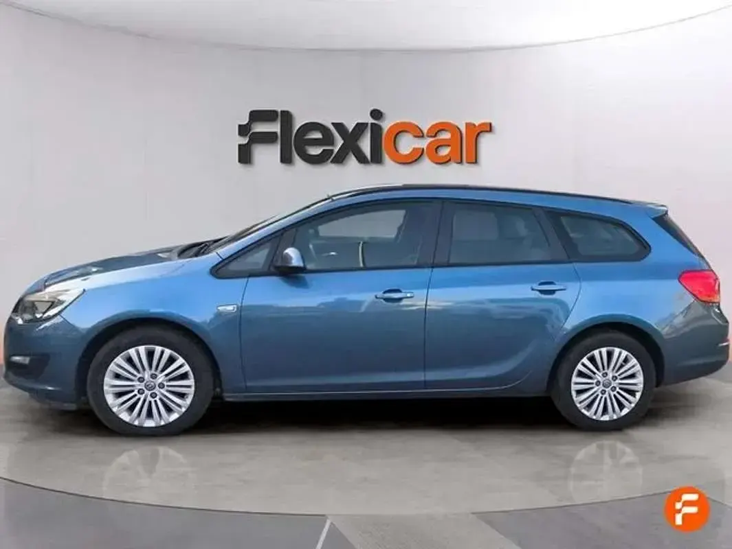 Usado Opel Astra Business 110 CV (80 kW) 2016 Negro Familiar