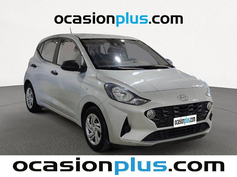 Usado Hyundai i10 67 CV (49 kW) 2022 Gris plata Utilitario