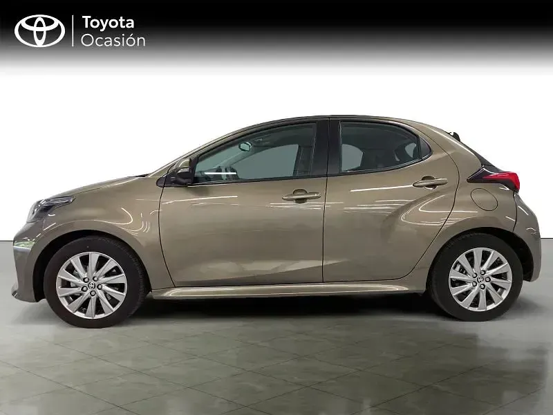 Usado Toyota Yaris Hybrid Active 116 CV (85 kW) 2023 Blanco Berlina