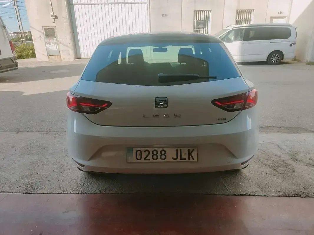 Usado Seat Leon Style 110 CV (80 kW) 2016 Blanco Utilitario