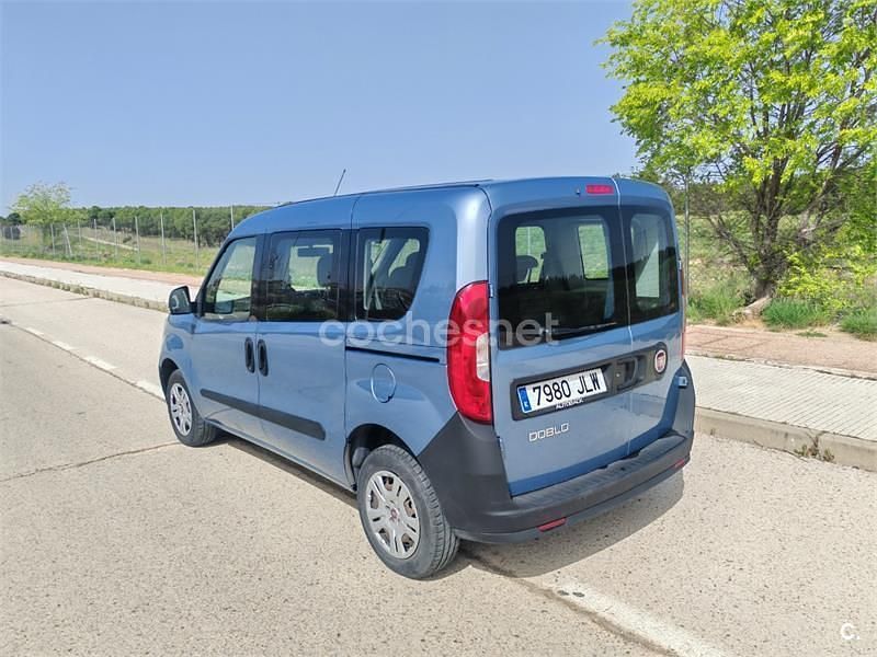 Usado Fiat Doblò Active 90 HP (66 kW) 2015 Azul Monovolume