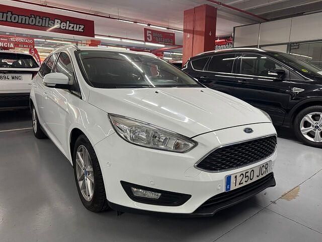 Blanco Usado 2015 Ford Focus Trend+ Familiar | 9990 € - Imagen 1/4