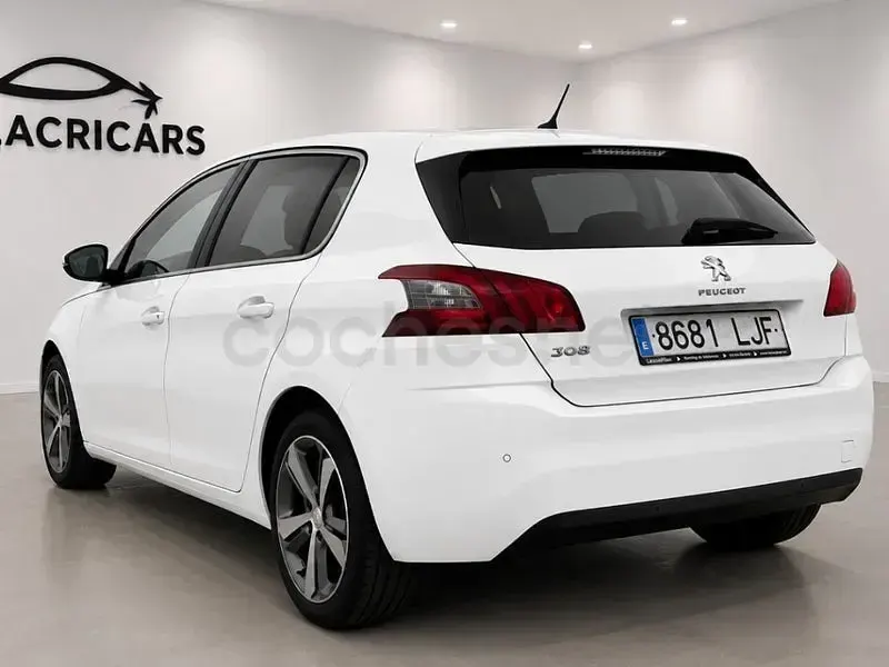 Usado Peugeot 308 Allure 130 CV (95 kW) 2020 Blanco Berlina