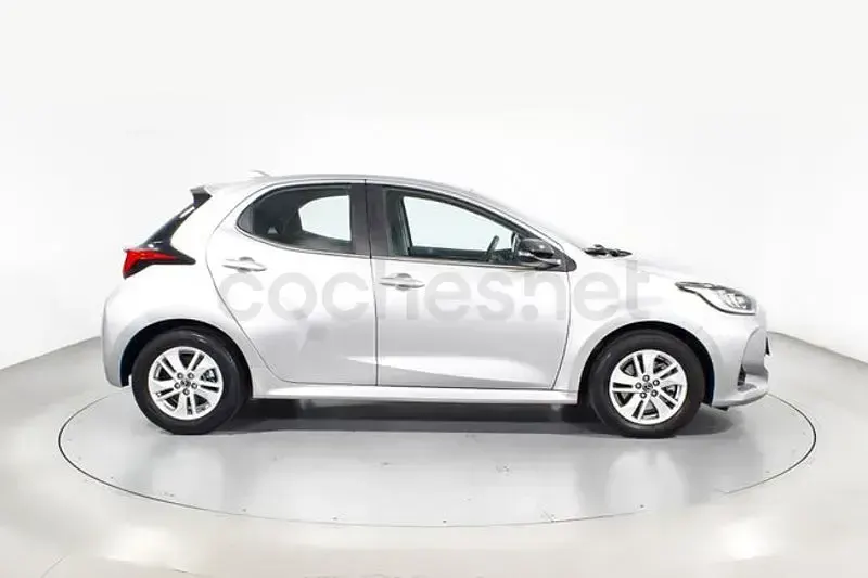 Usado Mazda 2 Comfort 116 CV (85 kW) 2022 Gris / plata Berlina