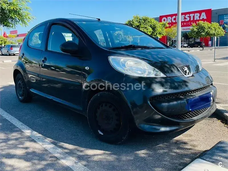 Usado Peugeot 107 68 CV (50 kW) 2006 Negro Utilitario