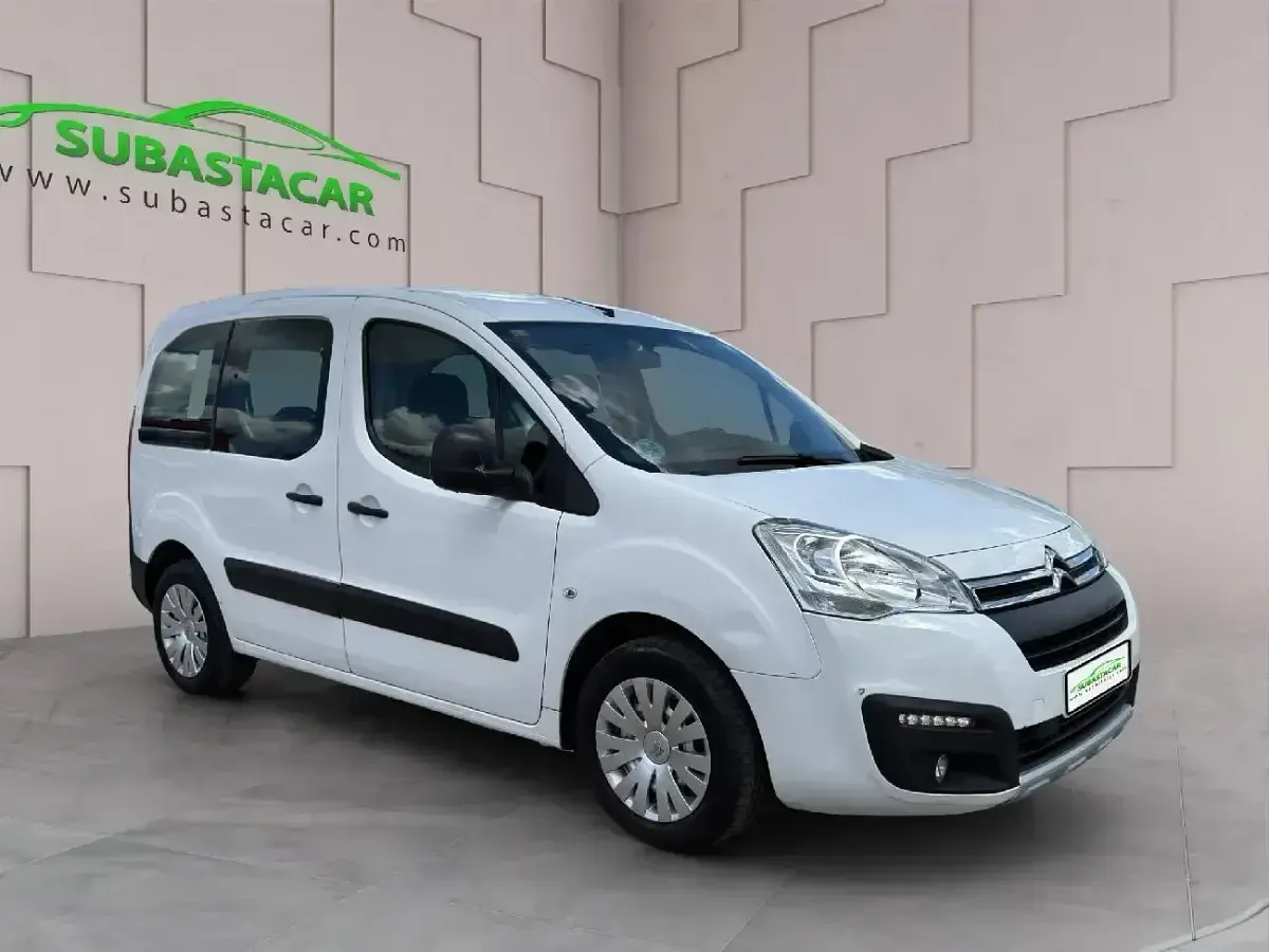 Usado Citroën Berlingo Live 100 CV (73 kW) 2018 Blanco Monovolumen