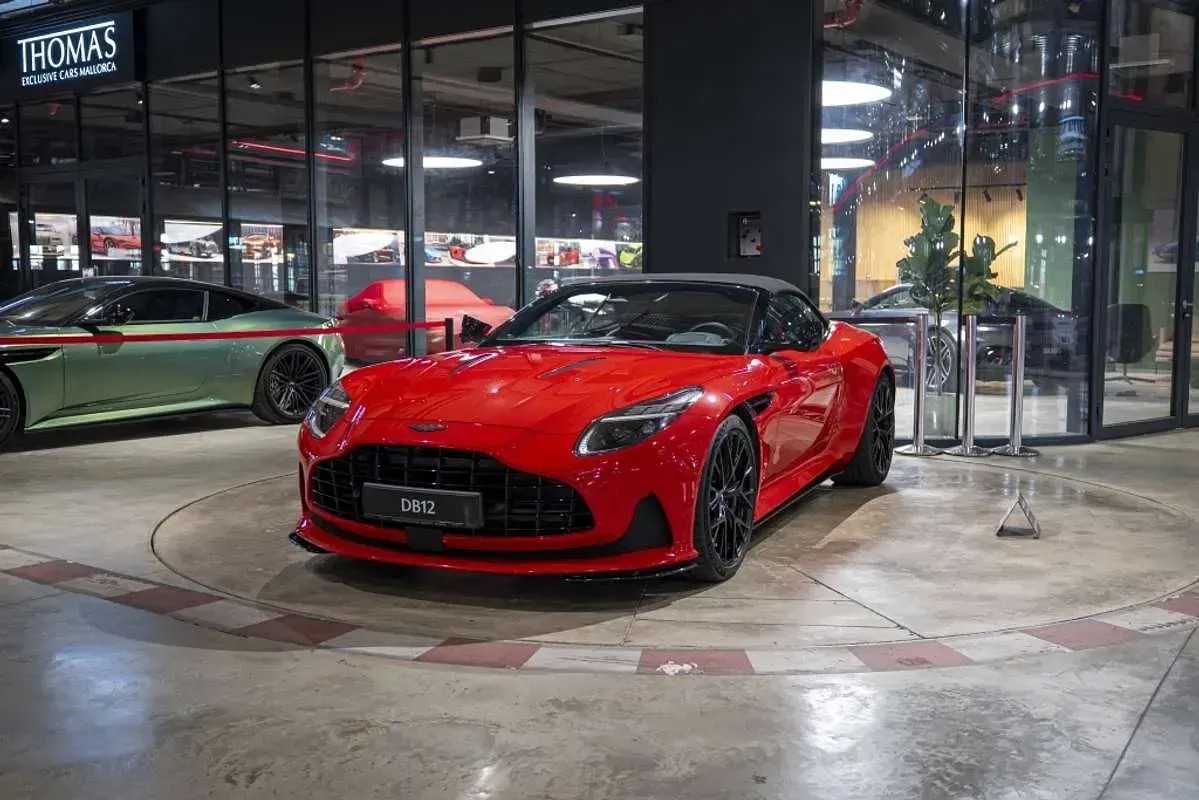 Usado Aston Martin DB12 680 CV (500 kW) 2025 Rojo Descapotable