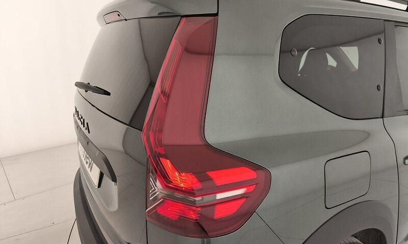 Usado Dacia Jogger Extreme 140 CV (102 kW) 2025 Verde Monovolumen