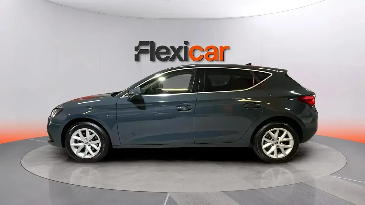 Usado Seat Leon Style 116 CV (85 kW) 2025 Gris Familiar