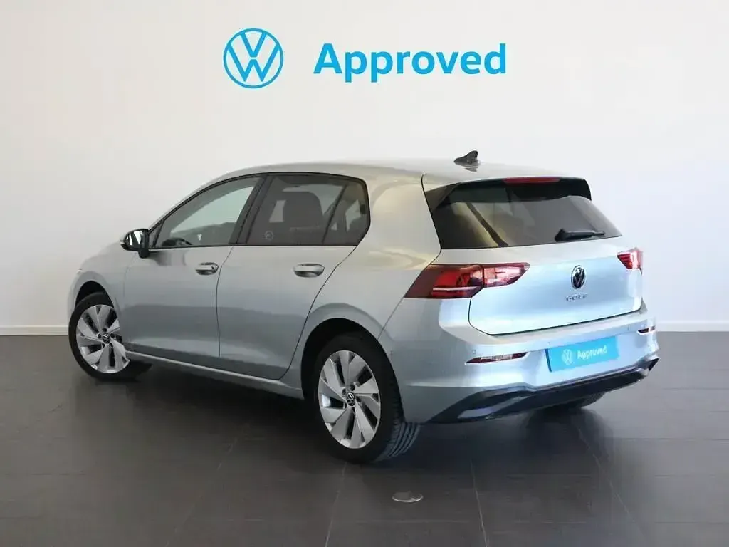 Usado VW Golf VIII 115 CV (84 kW) 2025 Gris Berlina