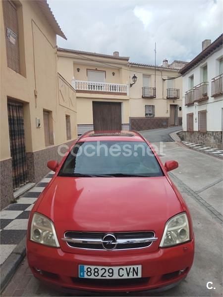 Usado Opel Vectra Elegance 177 CV (130 kW) 2004 Rojo Familiar