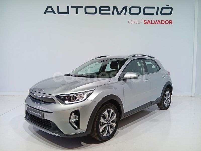 Gris / plata Usado 2024 Kia Stonic SUV | 19.900 € (Un poco caro) - Imagen 1/4