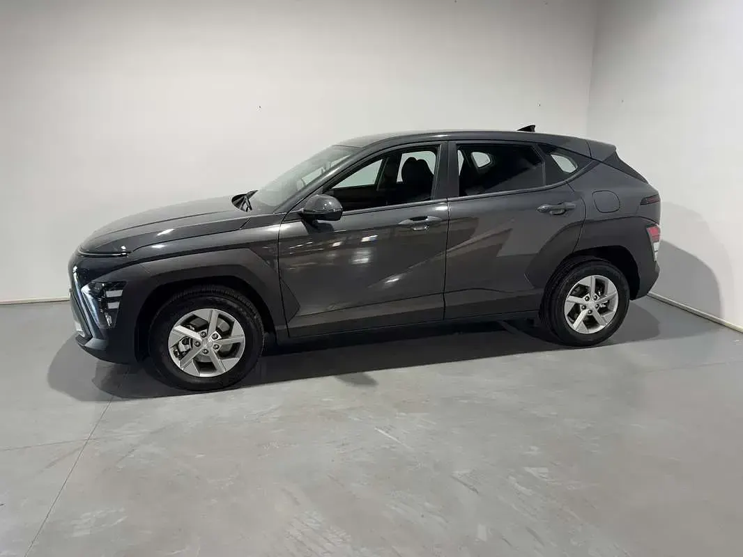 Usado Hyundai Kona 141 CV (103 kW) 2024 Gris SUV