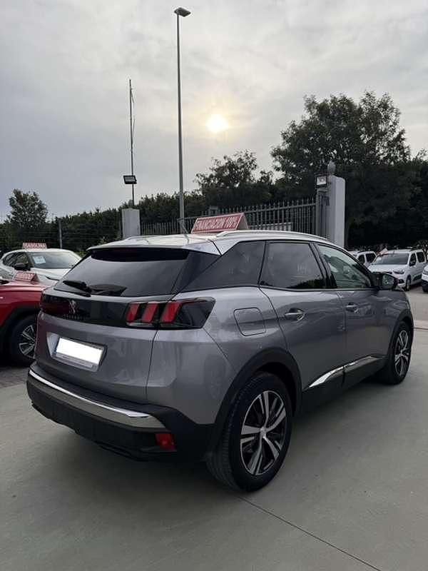 Usado Peugeot 3008 Allure 131 CV (96 kW) 2020 Plateado SUV
