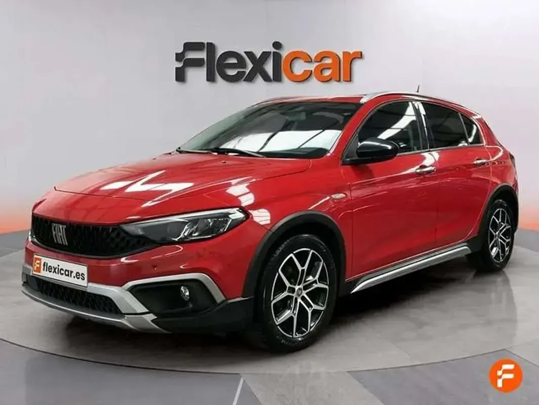 Usado Fiat Tipo Cross 101 CV (74 kW) 2021 Rojo Berlina