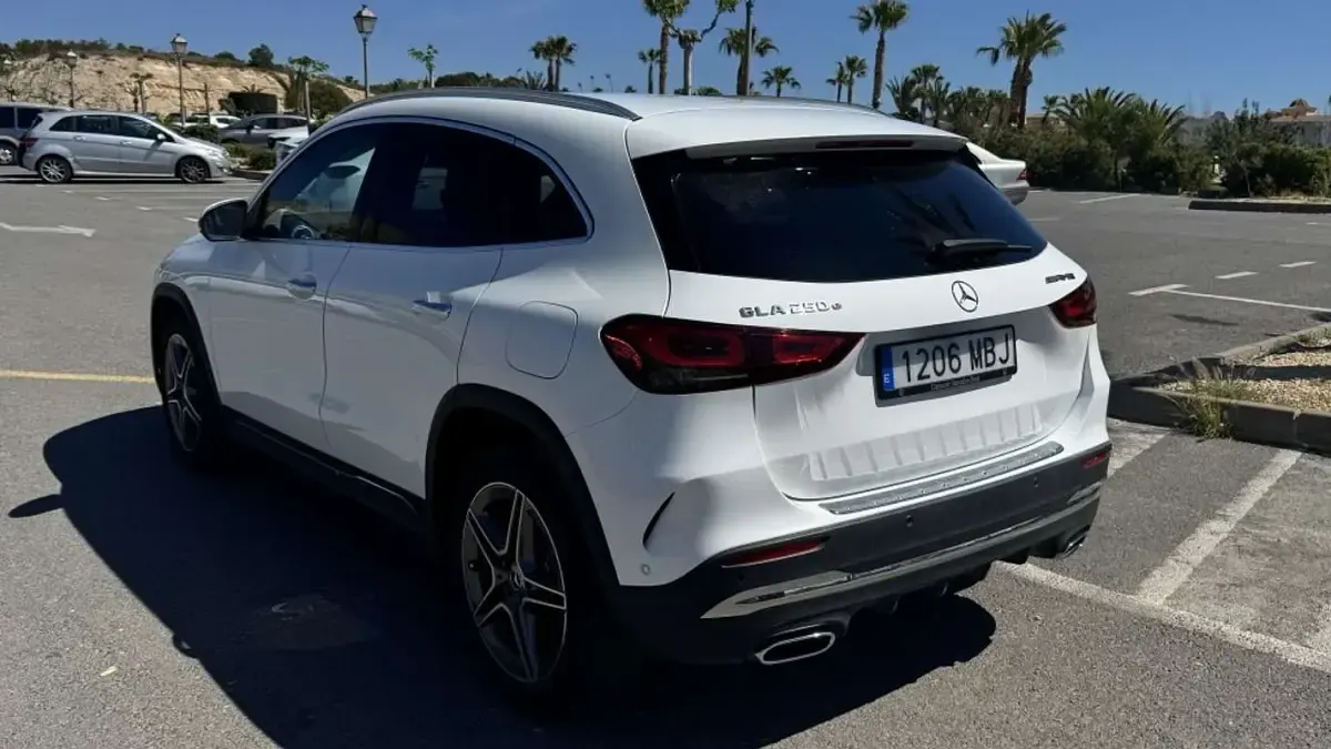 Usado Mercedes GLA250 218 CV (160 kW) 2022 Blanco SUV