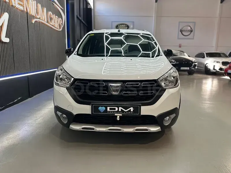 Usado Dacia Lodgy 115 CV (84 kW) 2021 Blanco Monovolumen