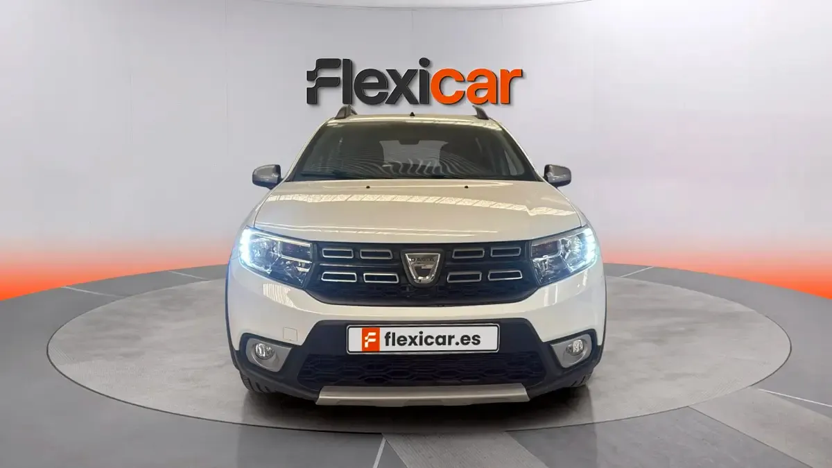 Usado Dacia Sandero Comfort 91 CV (66 kW) 2018 Blanco Berlina