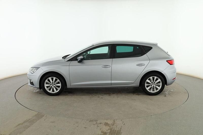 Usado Seat Leon Style Plus 110 CV (80 kW) 2017 Gris Berlina